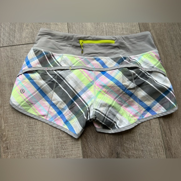 Lululemon Speed Short in Rad Plaid Lullaby Reflective / Ambient Grey - Picture 5 of 7